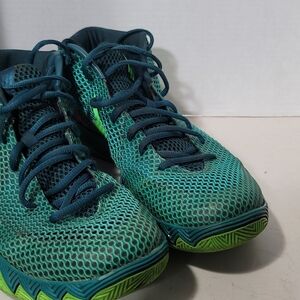 Nike Men's Athletic Shoes in Teal and Navy with Lime Accents